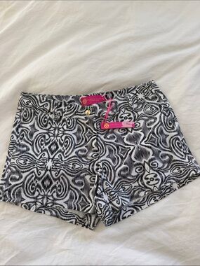 MACBETH COLLECTION by Margaret Josephs | Black White Print Shorts (SZ L)